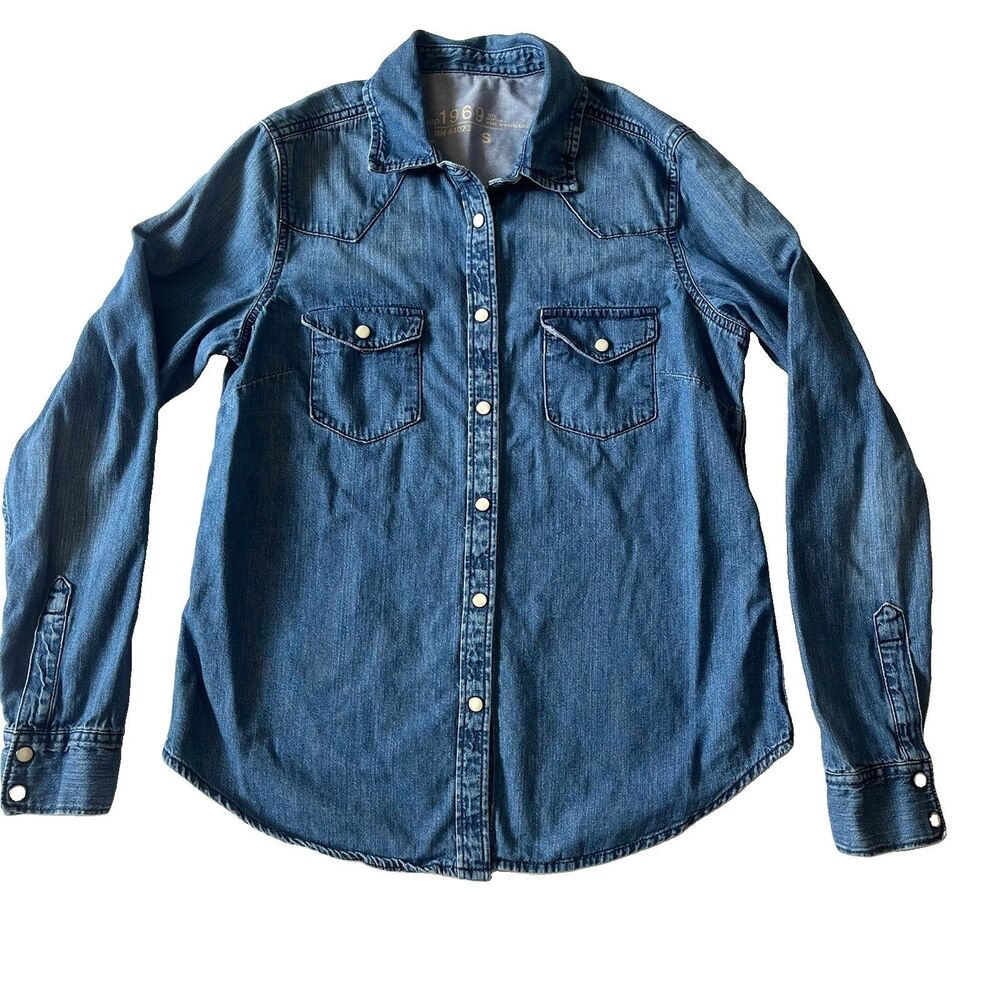 Gap 1969 Jeans Womens Small Blue Denim Shirt Pearl Snap Western Cowgirl Cowboy